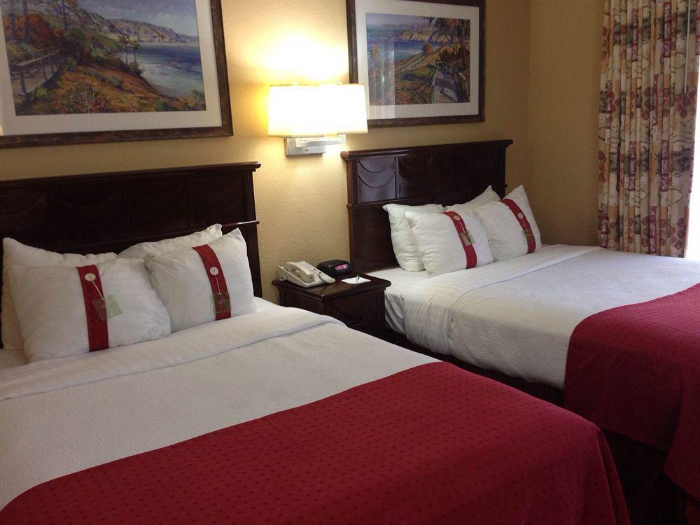 Red Roof Inn Plus & Suites Tampa Exterior foto