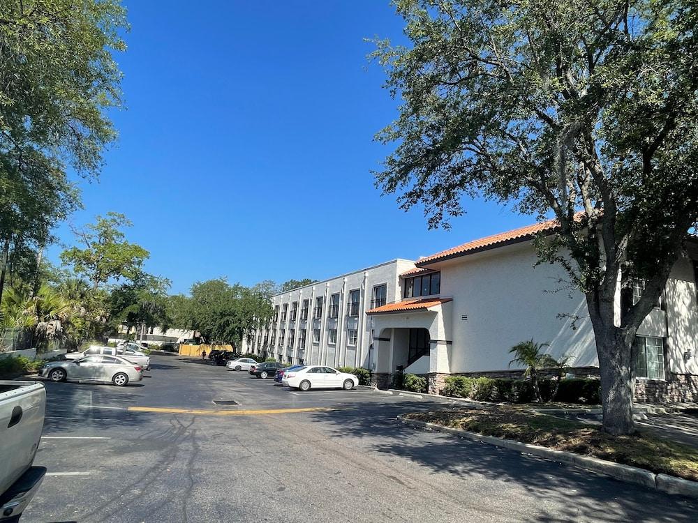 Red Roof Inn Plus & Suites Tampa Exterior foto