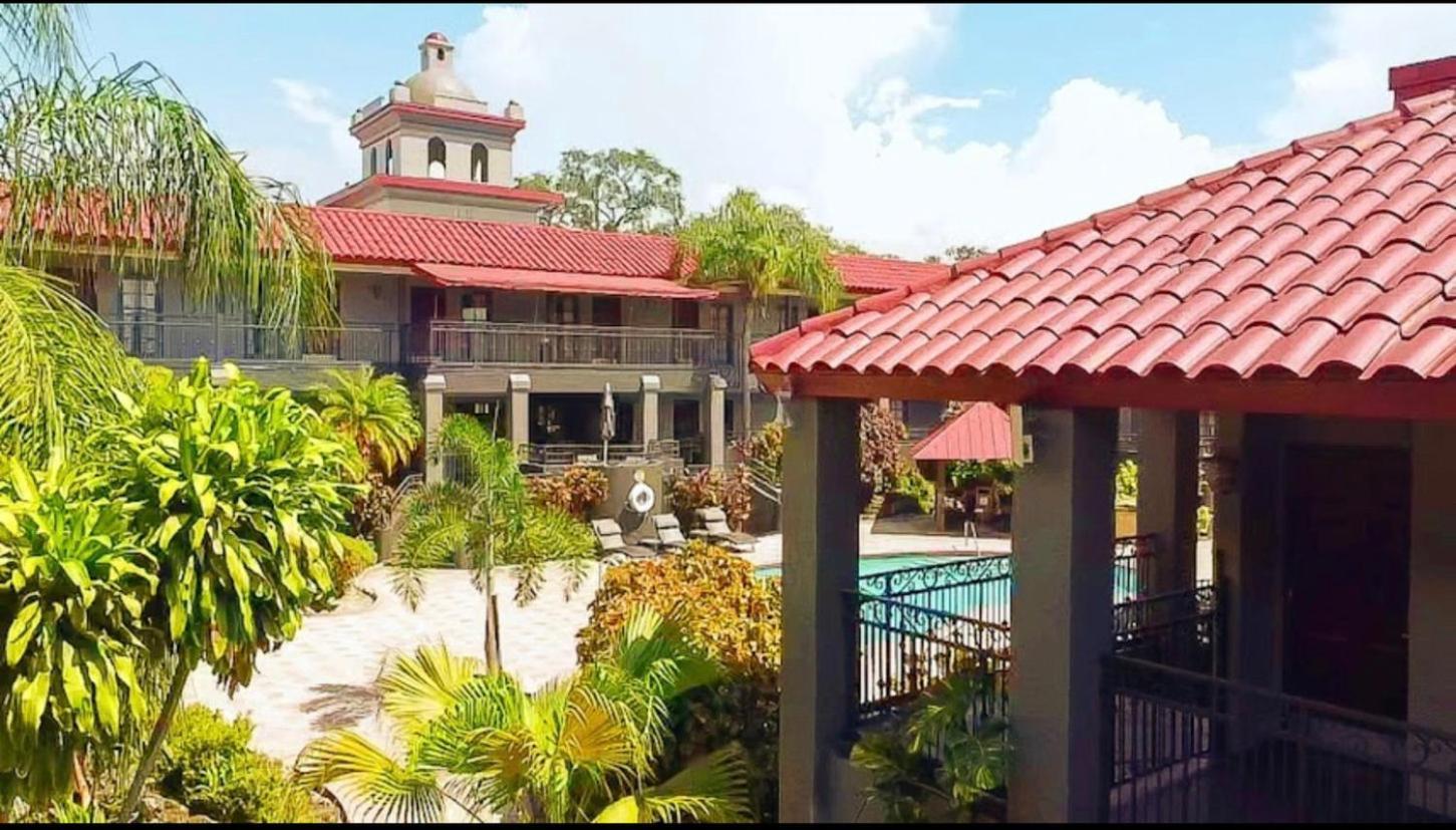 Red Roof Inn Plus & Suites Tampa Exterior foto