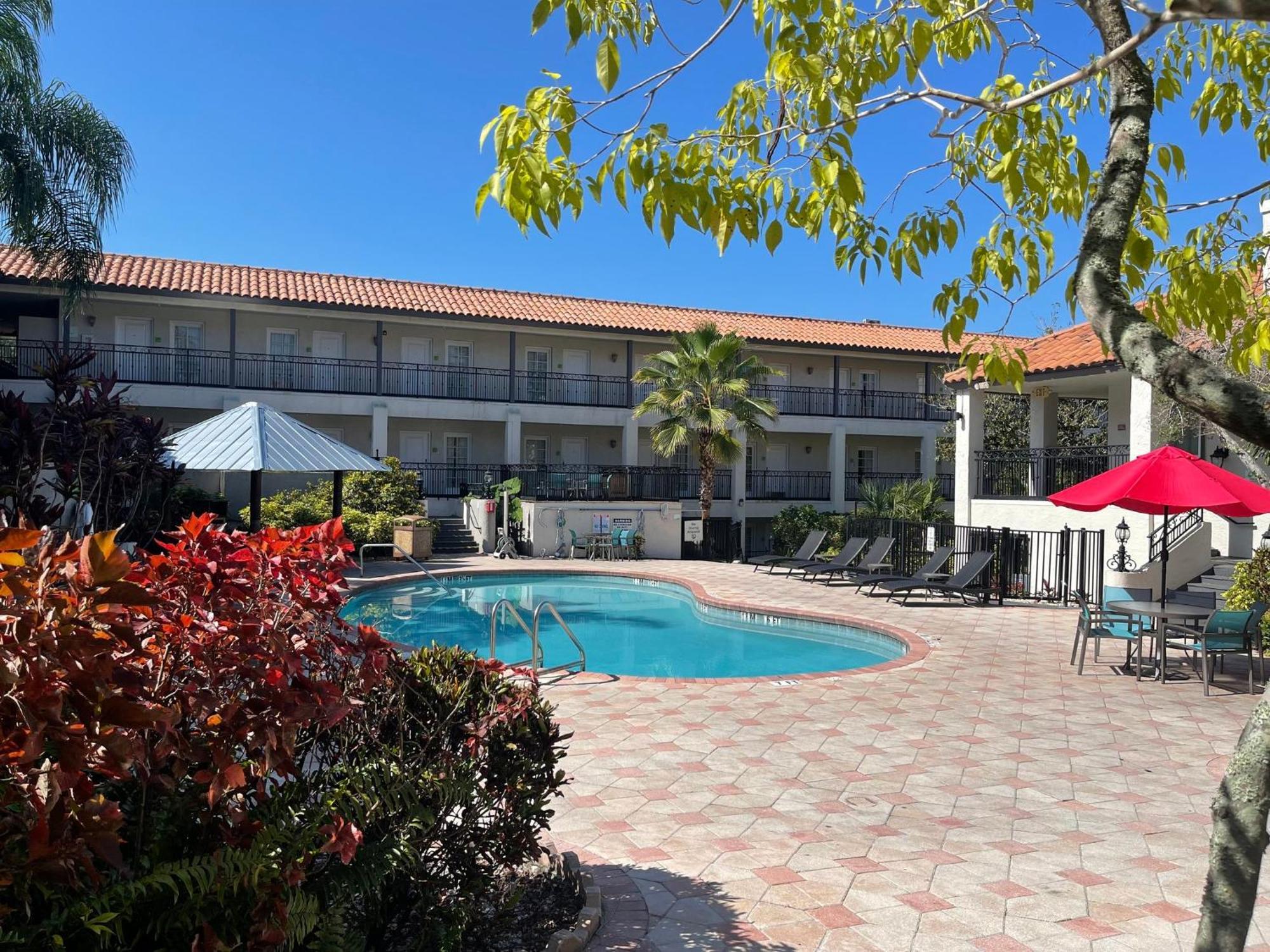 Red Roof Inn Plus & Suites Tampa Exterior foto