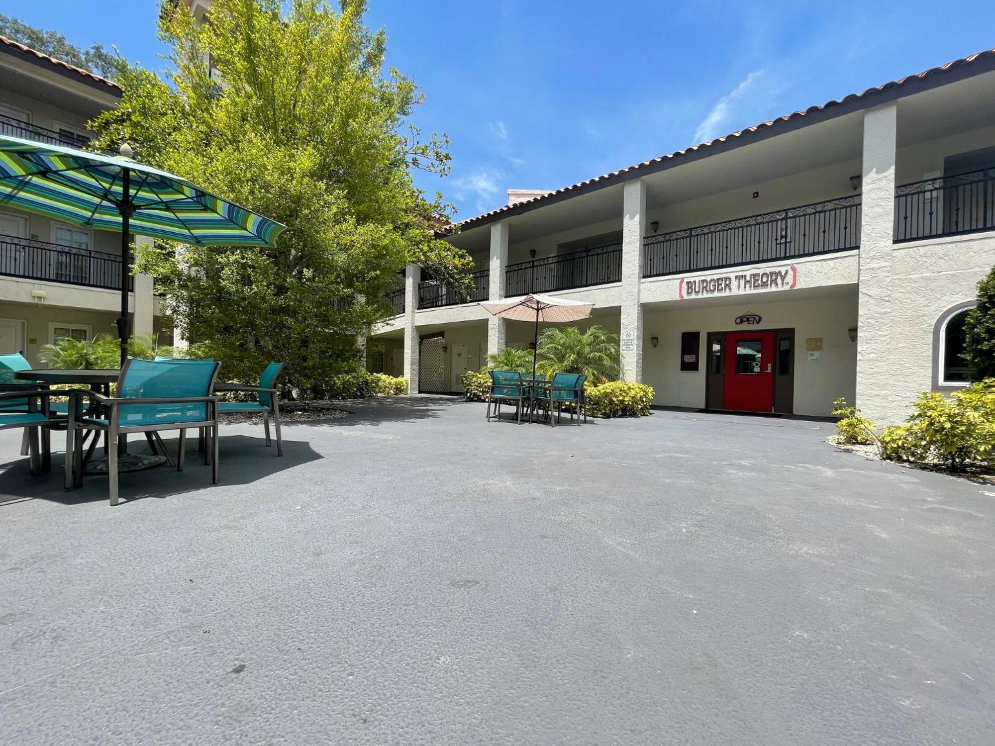Red Roof Inn Plus & Suites Tampa Exterior foto