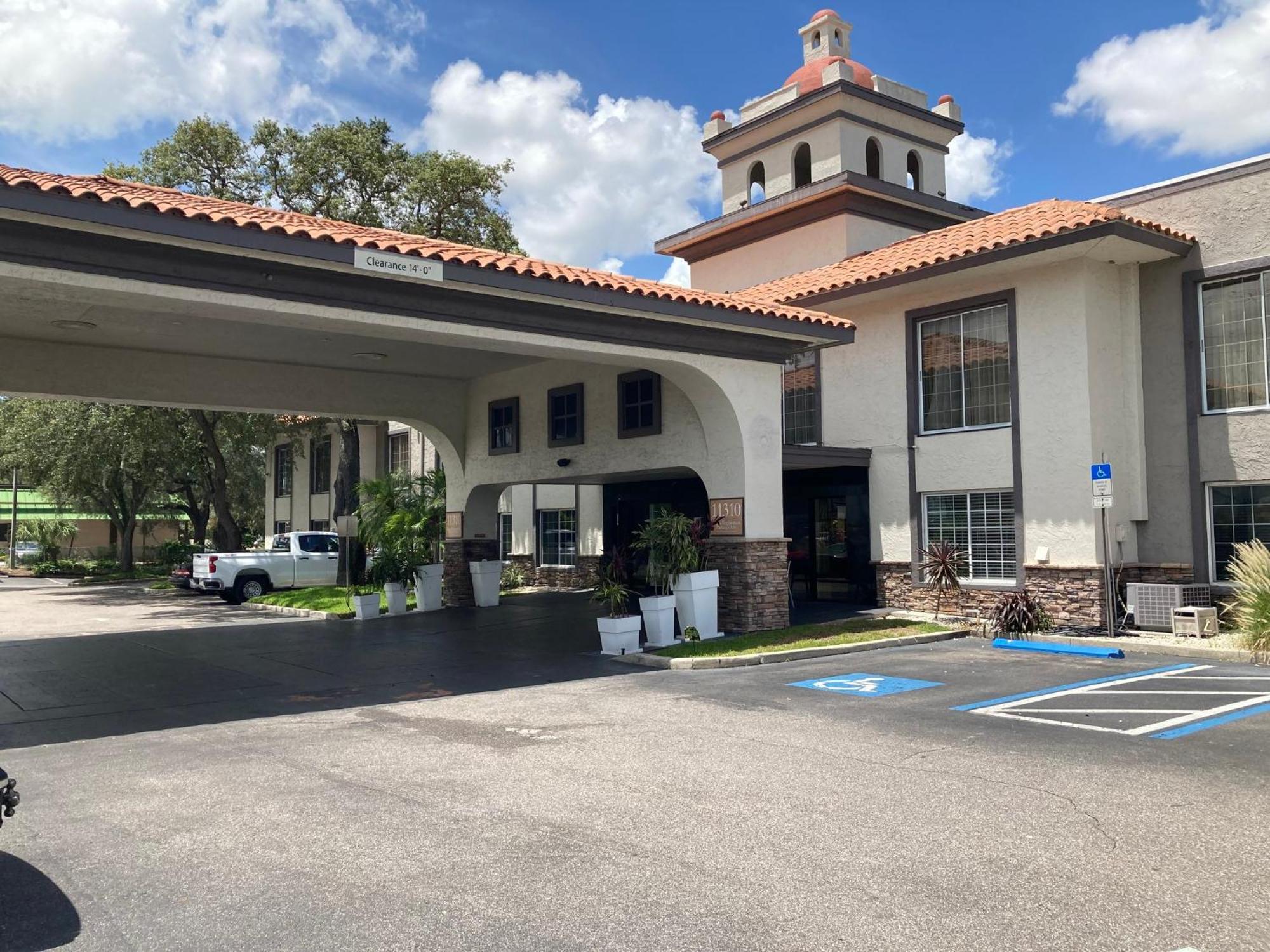 Red Roof Inn Plus & Suites Tampa Exterior foto
