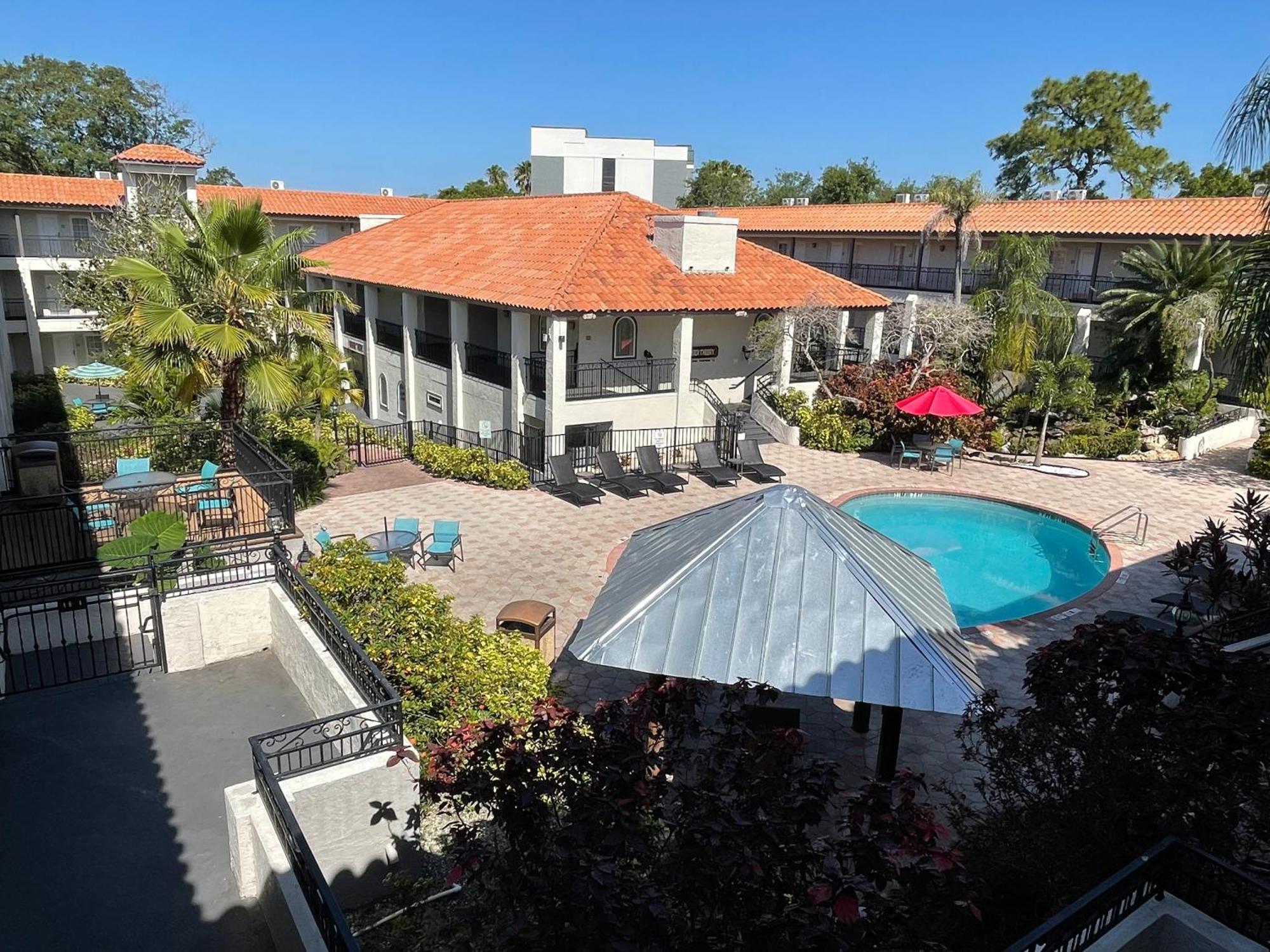 Red Roof Inn Plus & Suites Tampa Exterior foto
