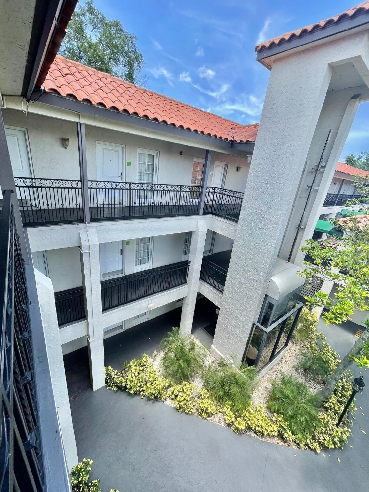Red Roof Inn Plus & Suites Tampa Exterior foto