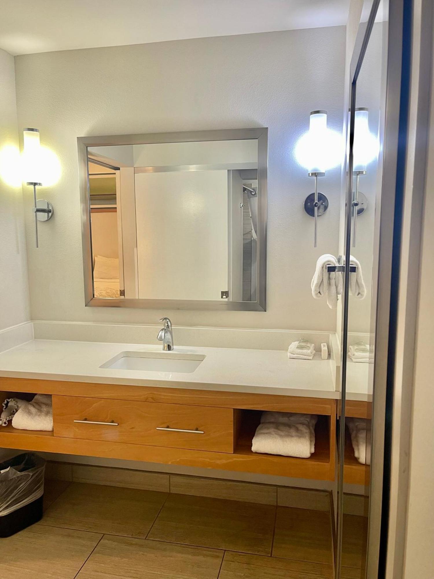 Red Roof Inn Plus & Suites Tampa Habitación foto