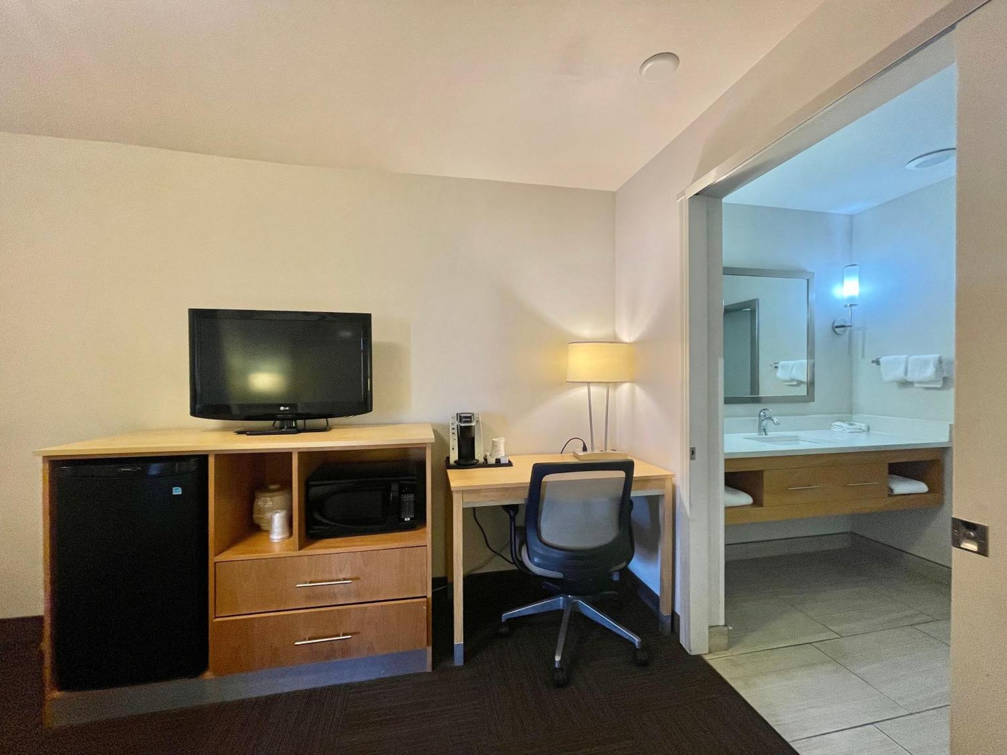 Red Roof Inn Plus & Suites Tampa Habitación foto
